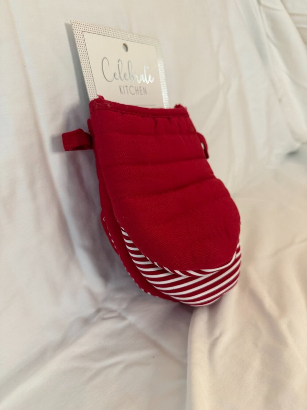 Celebrate Kitchen Red & White Striped Oven Mitts Set of 2 NWT - Picture 3 of 3
